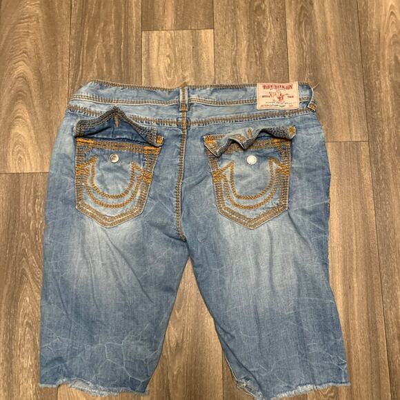 True Religion cut-off denim shorts - Picture 4 of 5